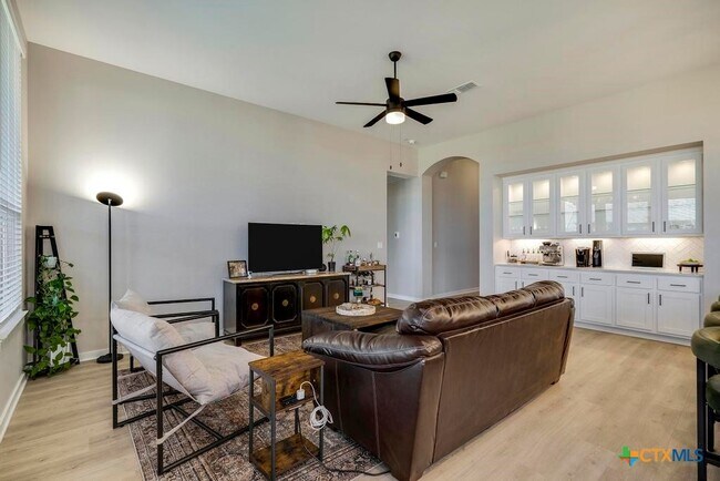 Building Photo - 5725 Huron Dr