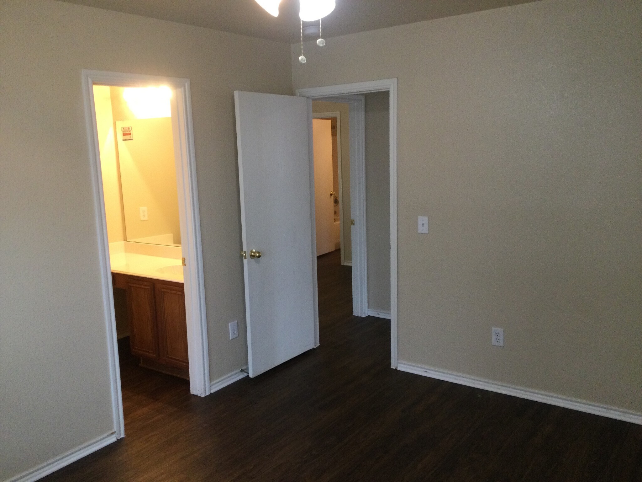 Building Photo - 702 Fleming St