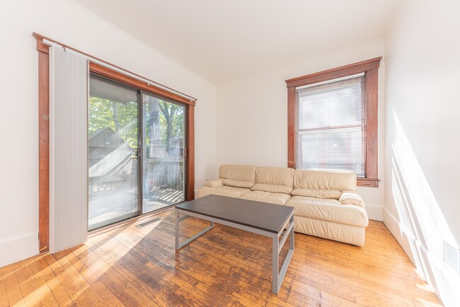 Building Photo - 1031 S Forest Ave