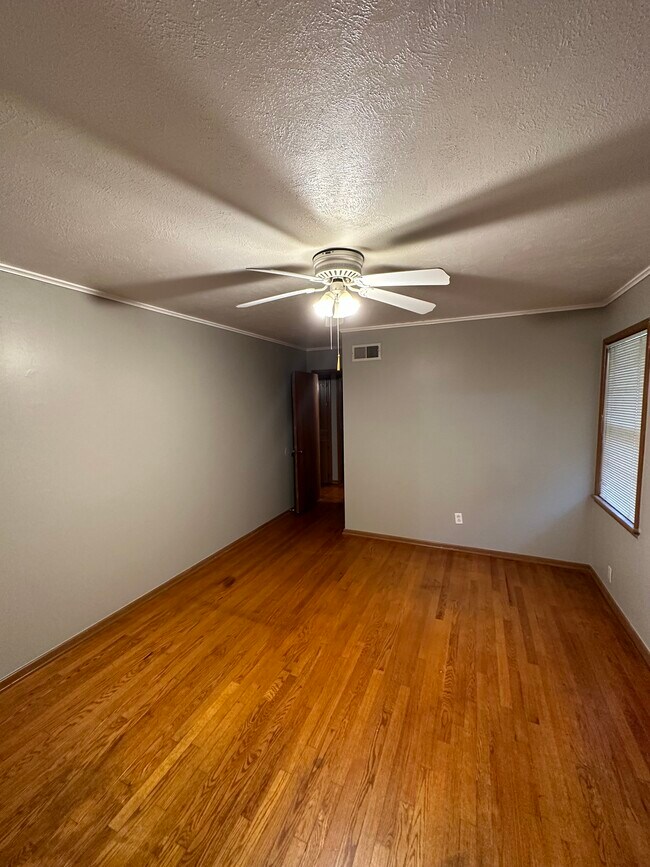 Building Photo - 332 Tullahoma Dr