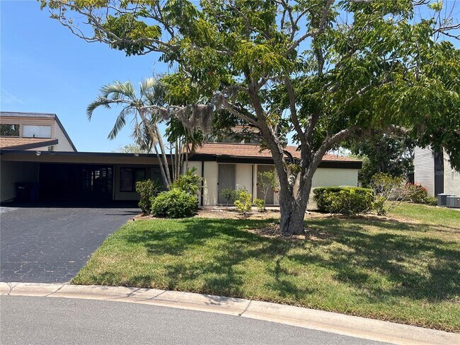Building Photo - 706 White Pine Tree Rd