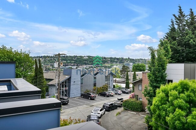 Building Photo - 2 BED & 2 BATH TOWNHOUSE FOR RENT