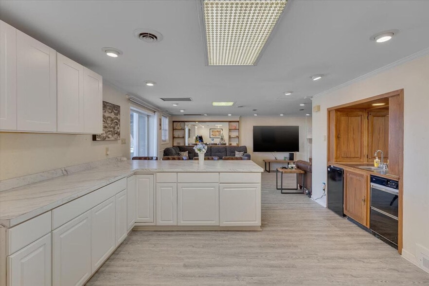 Building Photo - 1016 Shalimar Dr