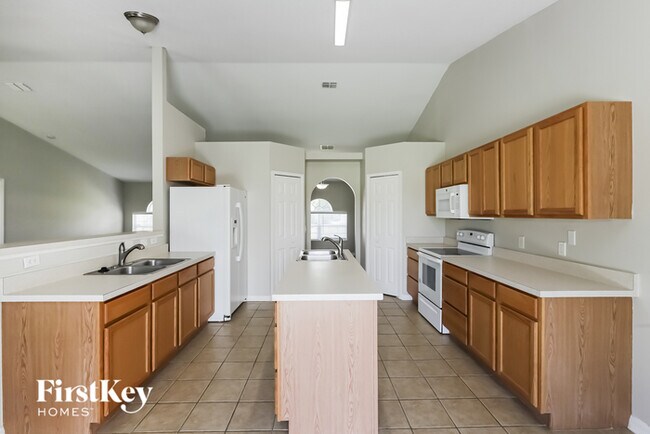Building Photo - 540 Vista Way Ln