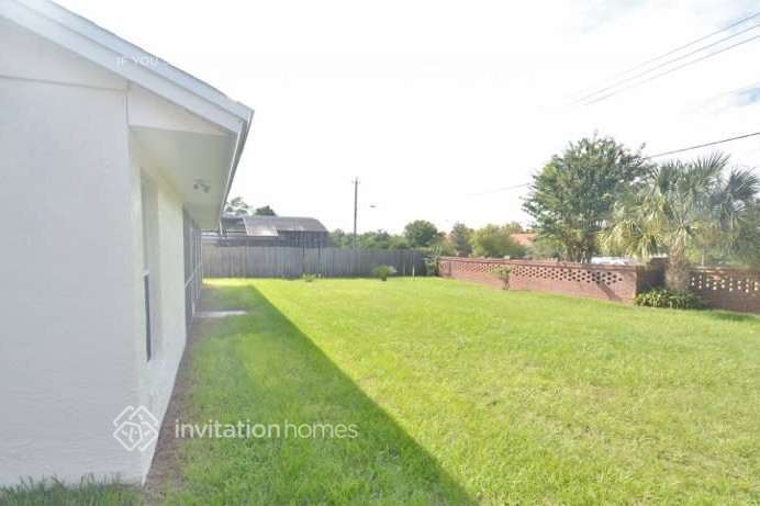 Building Photo - 435 Country Wood Cir