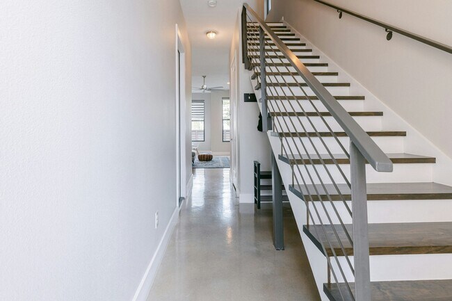 Building Photo - 203 Nogalitos St