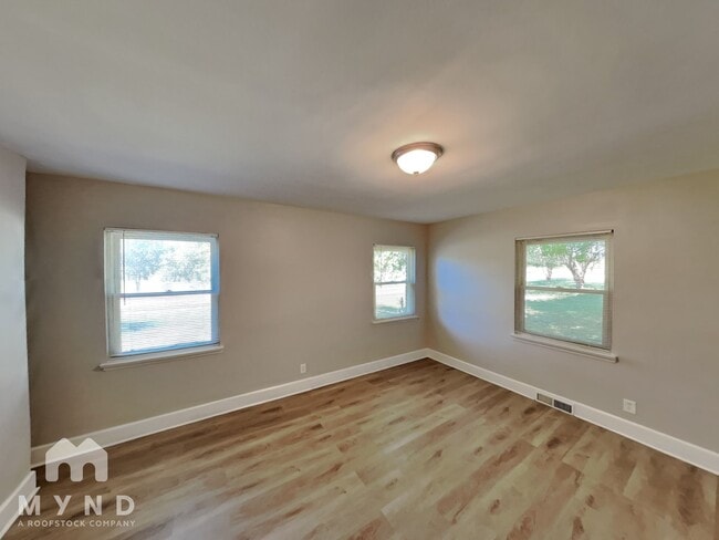 Building Photo - 4922 Statesville Rd