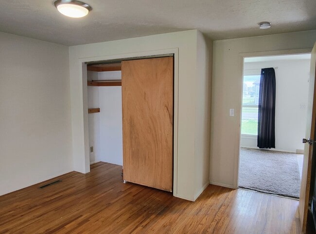 Building Photo - 1478 W Teakwood Dr