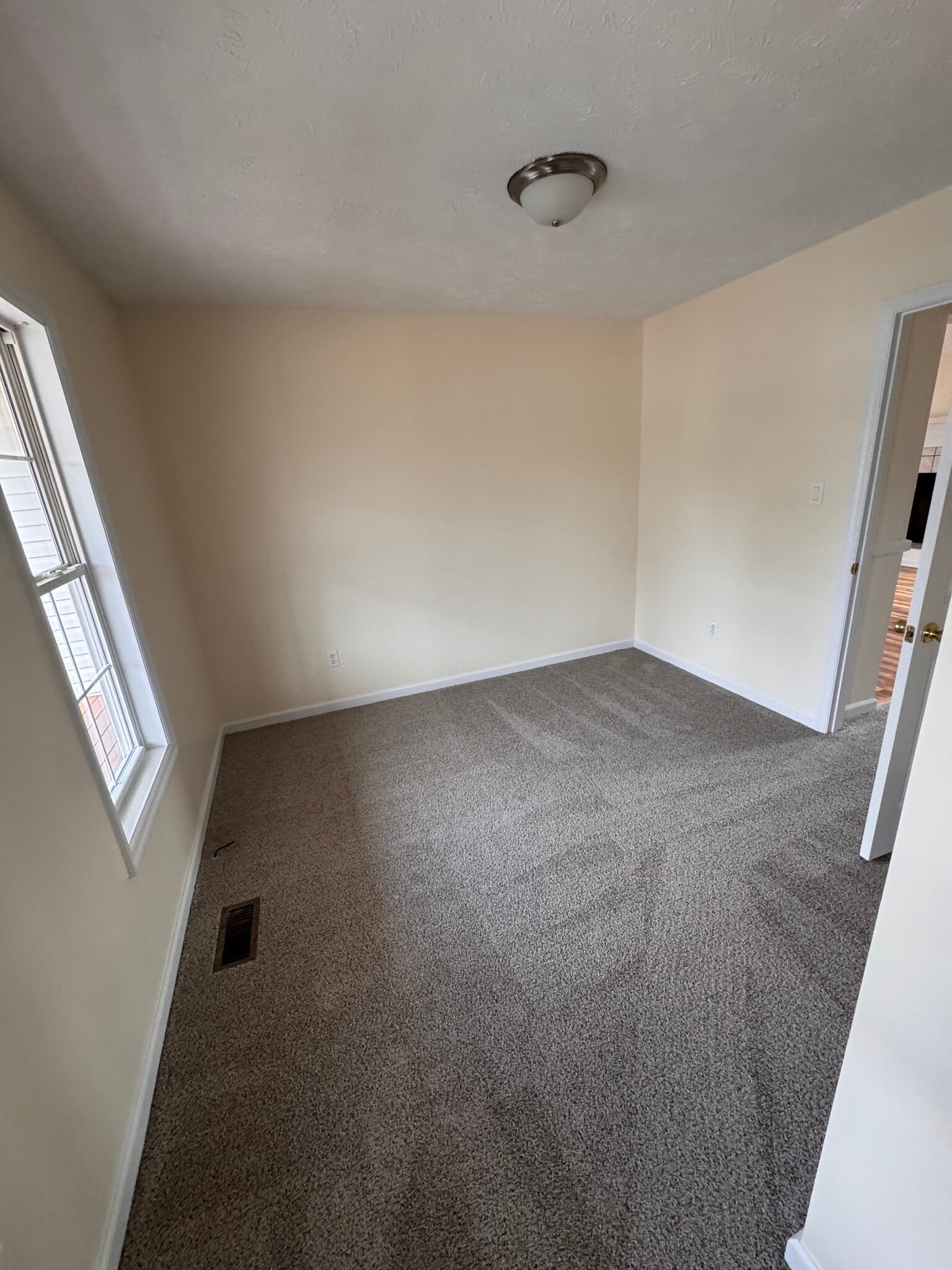 Building Photo - 885 Ridge Rd