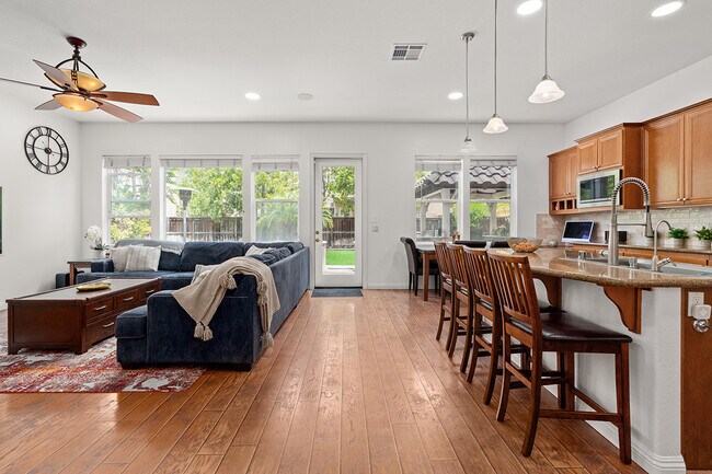Building Photo - 7116 Torrey Mesa Ct