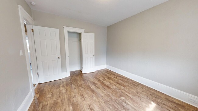 Building Photo - Lease to own! 5 bedroom/1 bath, Old Brooklyn.