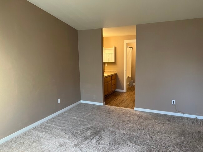 Building Photo - 4412 Valencia Dr