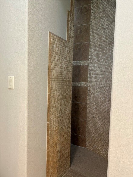 Building Photo - 101 Silverwood Ranch Estates