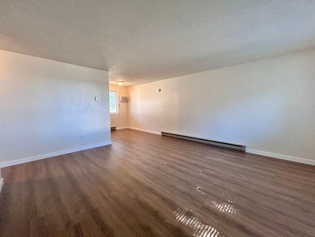 Building Photo - Charming Ground-Level 1 Bed with In-Unit Laundry