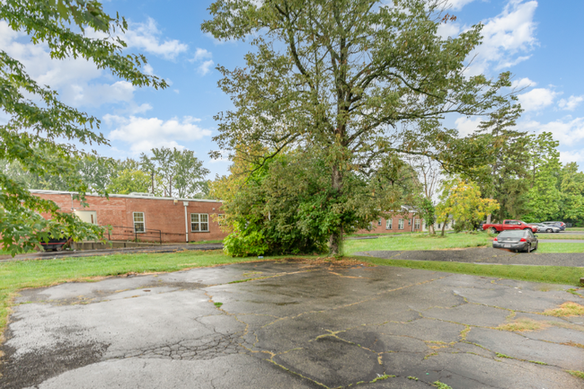 Building Photo - 3913 E Gatewood Ln