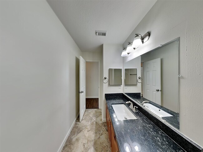 Building Photo - 15831 Aldridge Creek Ct
