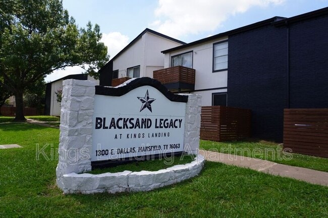 Building Photo - 304 C Kings Way Dr