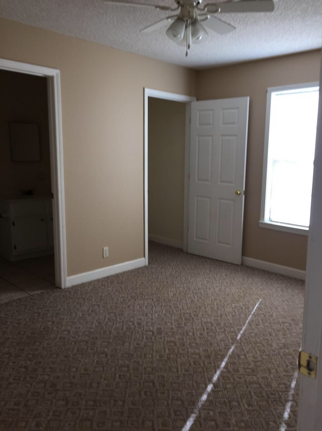 Bedroom with bath and walk-in closet - 122 Free Will Ln