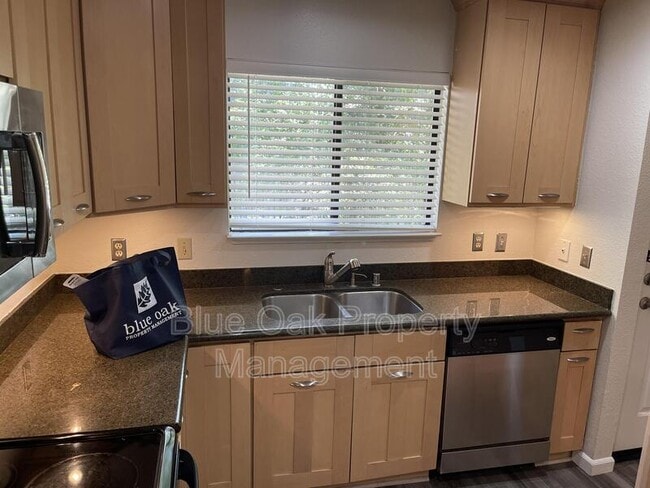 Building Photo - 1420 Sherman Ave