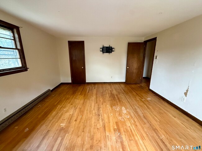 Building Photo - 400 Divinity St