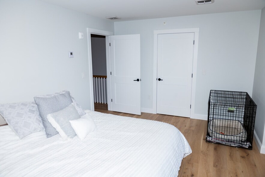 Building Photo - 30 Cate St