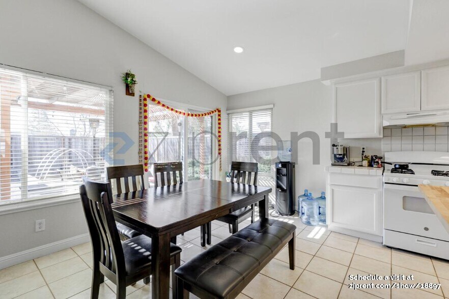 Building Photo - 4533 Silvercrest Way