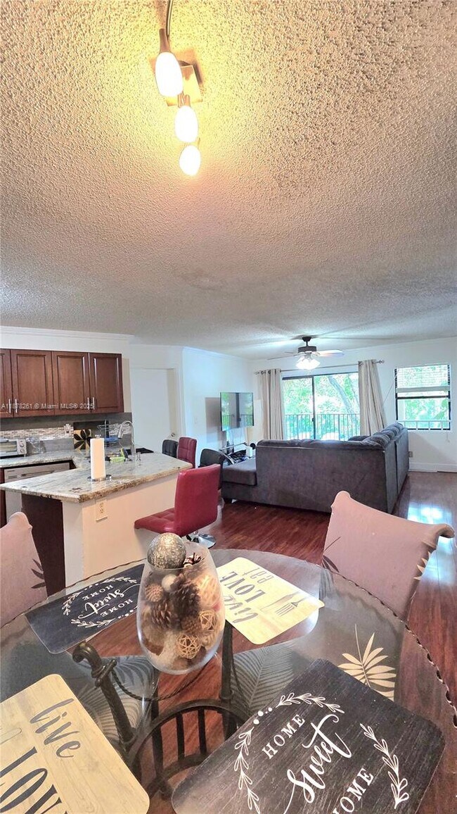 Building Photo - 9999 Summerbreeze Dr