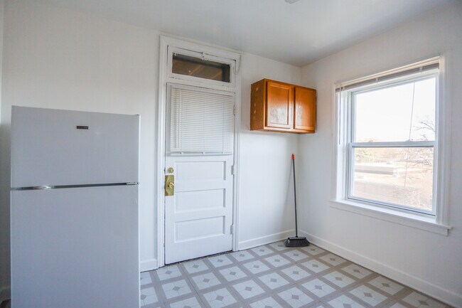 Building Photo - 5931 N Northwest Hwy