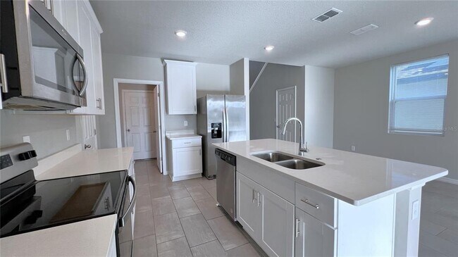 Building Photo - 3253 Bella Vista Dr