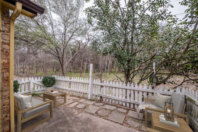 Building Photo - 1601 Faro Dr