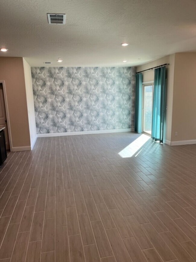 Building Photo - Lennar Ironsides 3 Bed 2 Bath AVAILABLE FOR RENT NOW!
