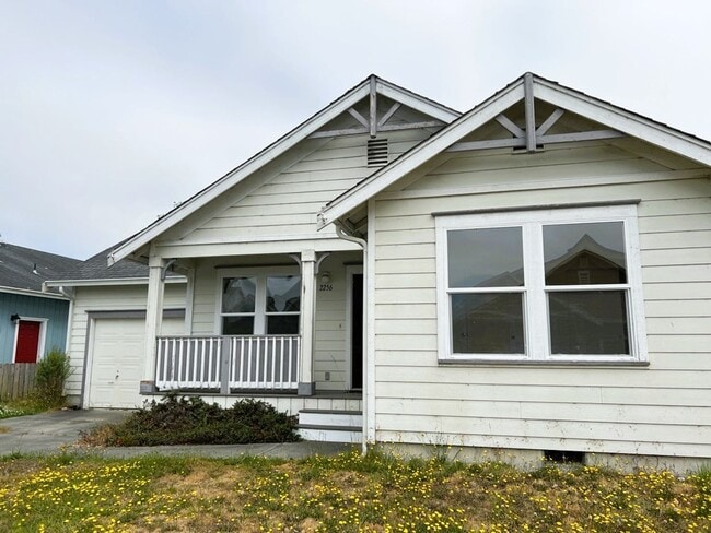 Primary Photo - Spacious 3-bed 2-bath home with attached g...