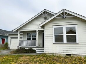 Building Photo - Spacious 3-bed 2-bath home with attached g...