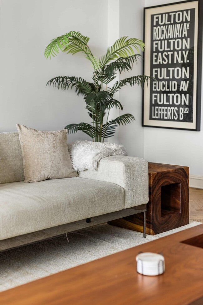 Building Photo - 160 Central Park S