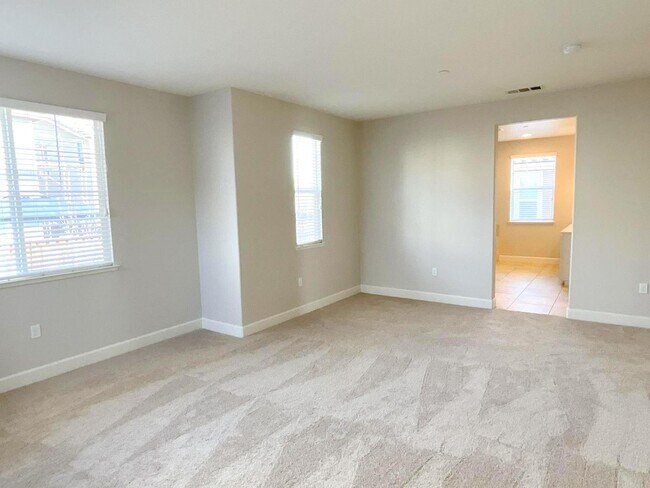 Building Photo - 4807 Valerio St