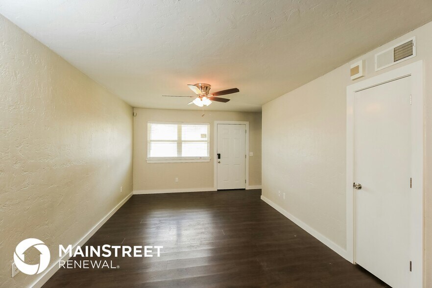 Building Photo - 1828 Sunrise Dr