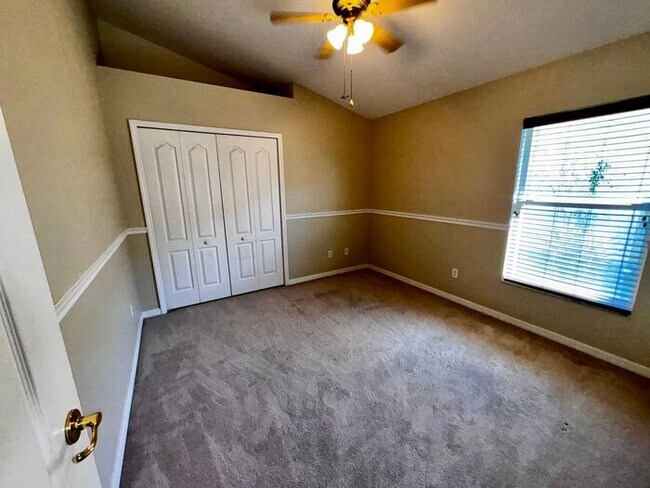 Building Photo - Timber Isle 4 bedroom home 2 bath home on a corner lot with New Kitchen Appliances!