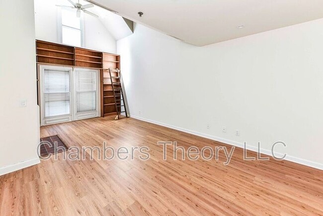 Building Photo - 115 N Lee St
