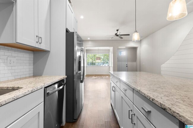 Building Photo - 1348 Calash Ave