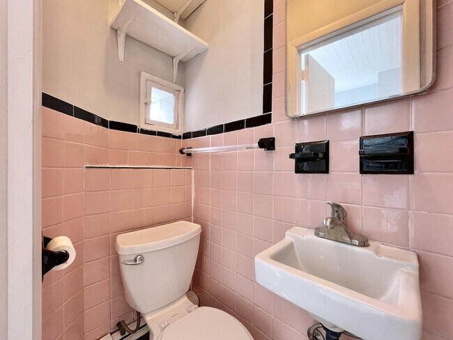 Building Photo - 259 3rd St