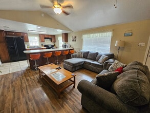 Building Photo - 1106 Fournier Ave