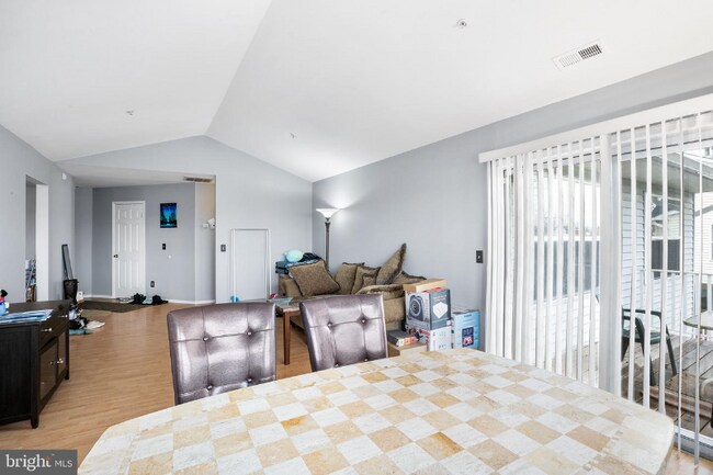 Building Photo - 305 Ventnor Ct
