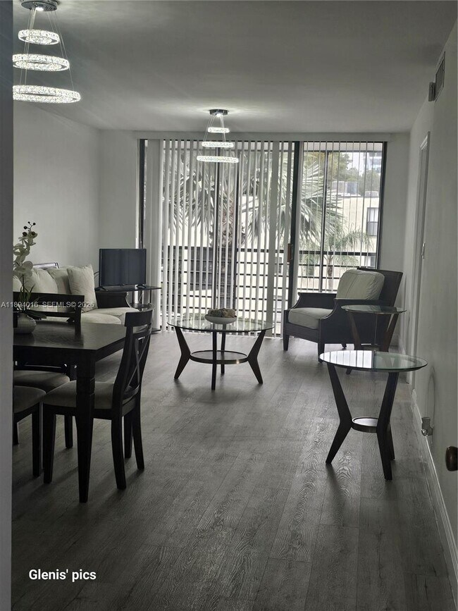 Building Photo - 20400 W Country Club Dr