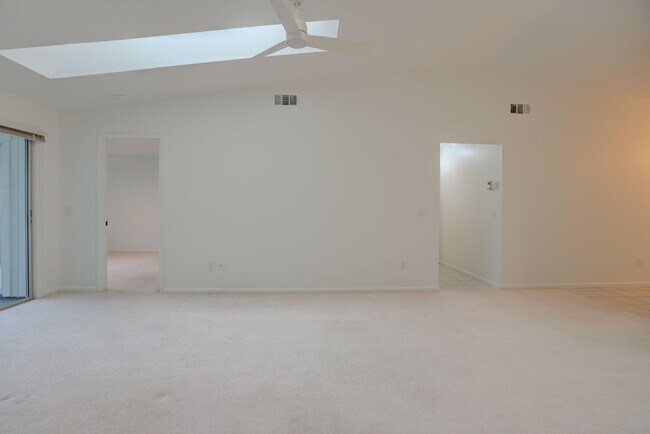 Building Photo - 8291 SE Croft Cir