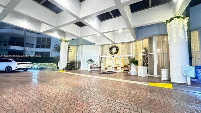 Building Photo - 3530 Mystic Pointe Dr
