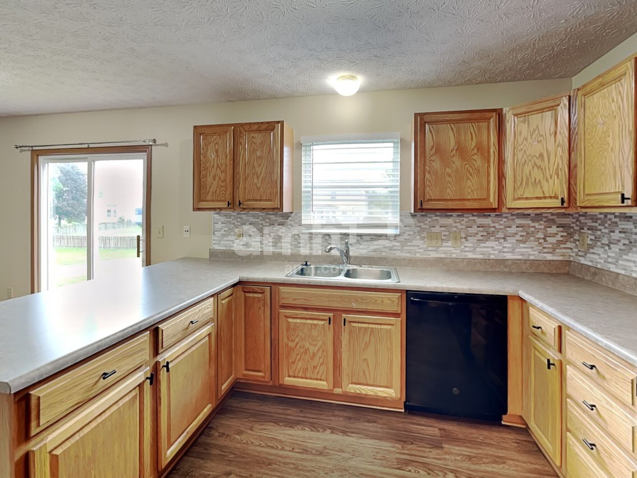 Building Photo - 452 Crestmoore Dr