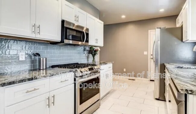 Building Photo - 2937 The Paseo