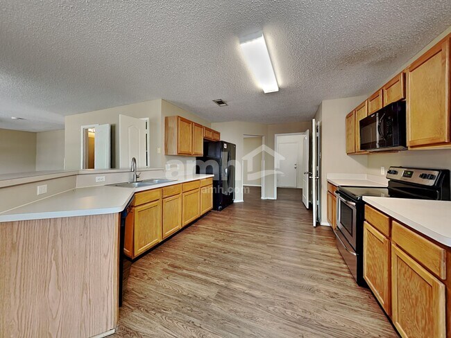 Building Photo - 1411 Plateau Dr