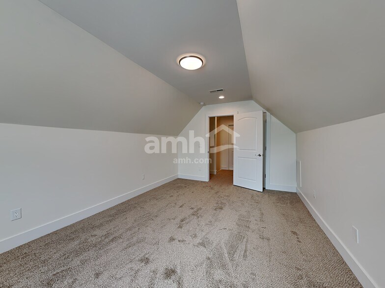 Building Photo - 430 Risen Star Dr