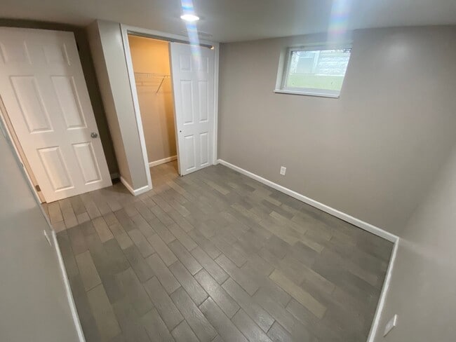 Building Photo - 4 Bedroom- Grandview